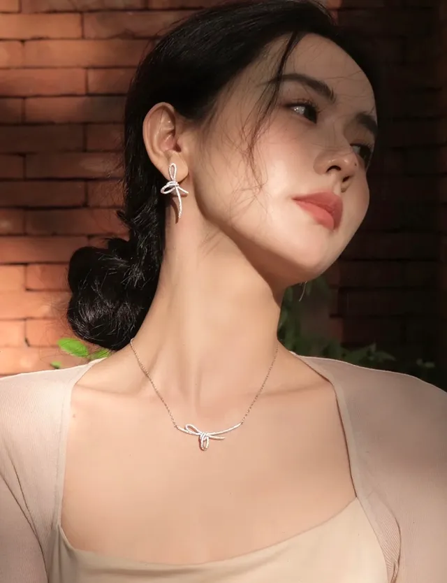 HEFANG Silver White Bow-Shaped Pendant Pavé-Set Stones Necklace 6