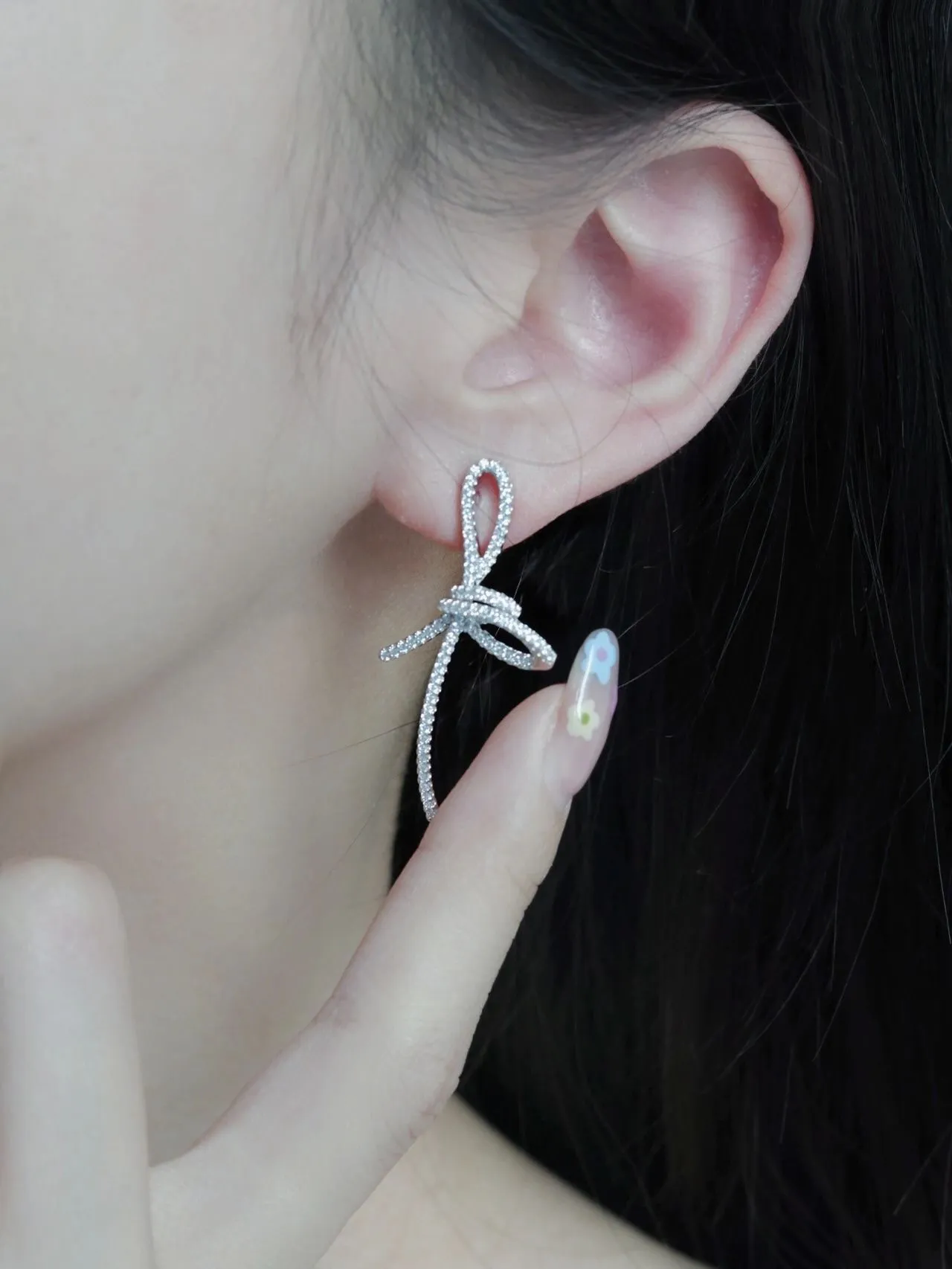 HEFANG Silver White Bow-Shaped Pendant Pavé-Set Stones Necklace 7