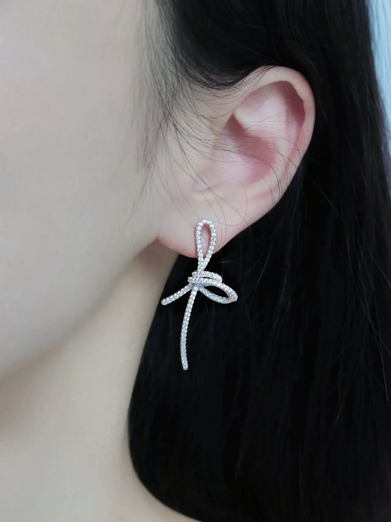 HEFANG Silver White Bow-Shaped Pendant Pavé-Set Stones Necklace 8