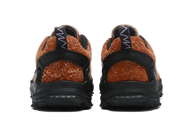 KEEN Jackson Gold and Black Lifestyle Sneakers 9