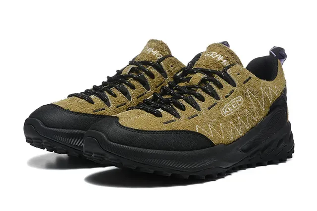 KEEN Jackson Gold and Black Lifestyle Sneakers 13