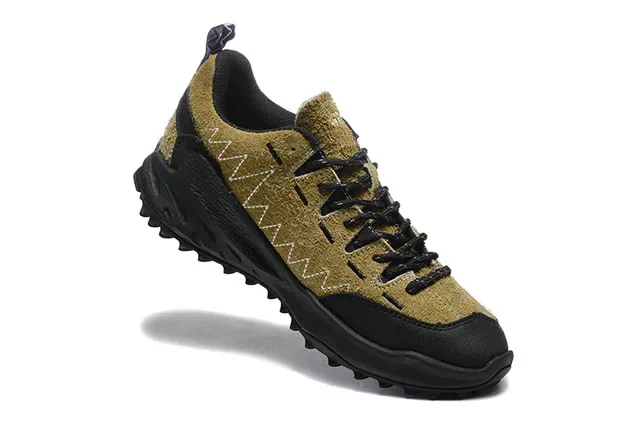 KEEN Jackson Gold and Black Lifestyle Sneakers 15