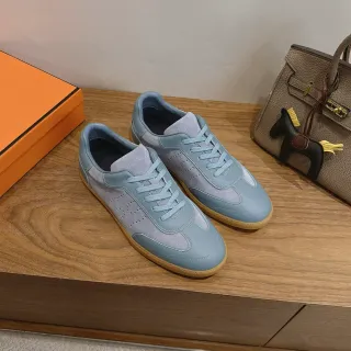 Zapatillas perforadas de material mixto azul-gris claro