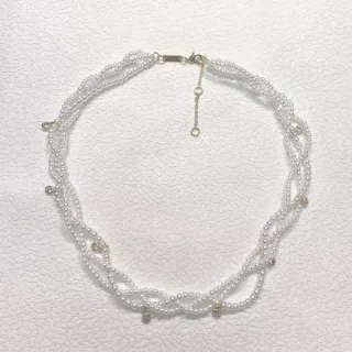 Collar multi-capa de perlas y cristales con charm
