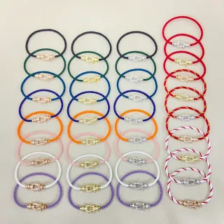 Pulsera de cordón trenzado con claspa metálica multicolor