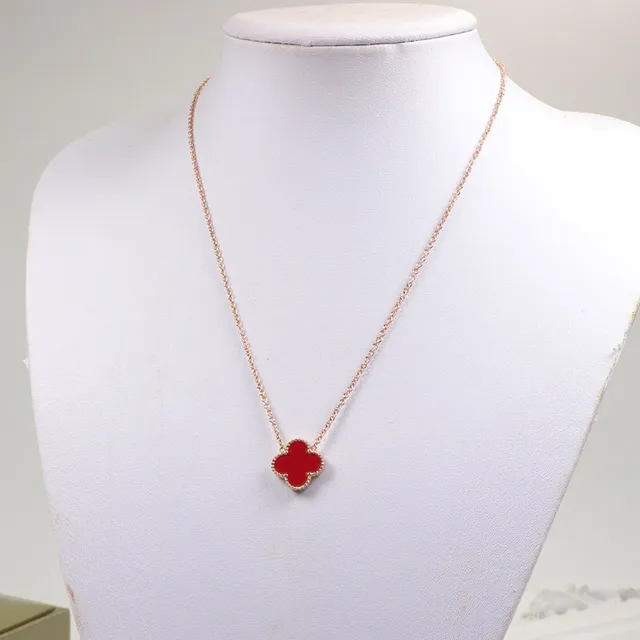Multicolor Gold Clover-Shaped Pendant Setting Necklace 2