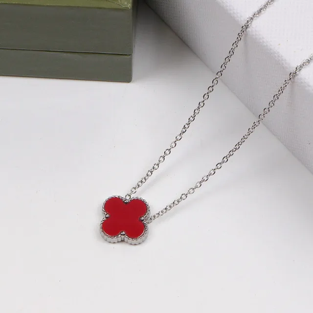 Multicolor Gold Clover-Shaped Pendant Setting Necklace 4