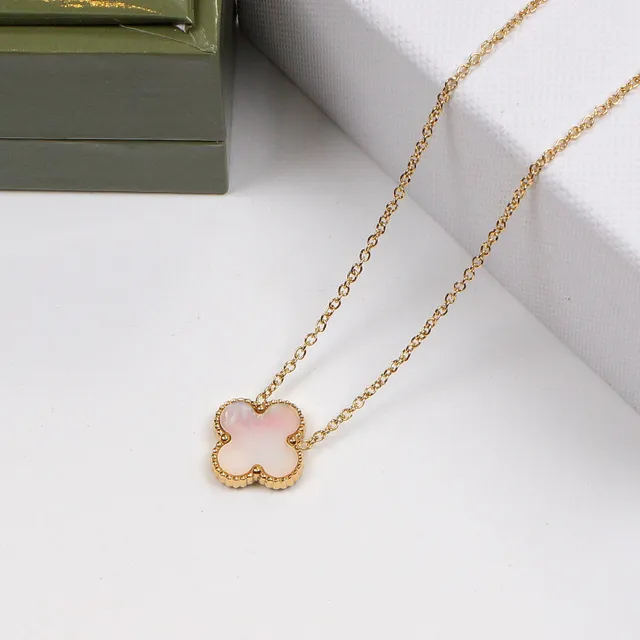 Multicolor Gold Clover-Shaped Pendant Setting Necklace 14
