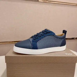 Tênis Lifestyle azul marinho de malha perfurada e couro de bico baixo