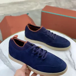 Tênis suede navy com gola tricô e cadarços