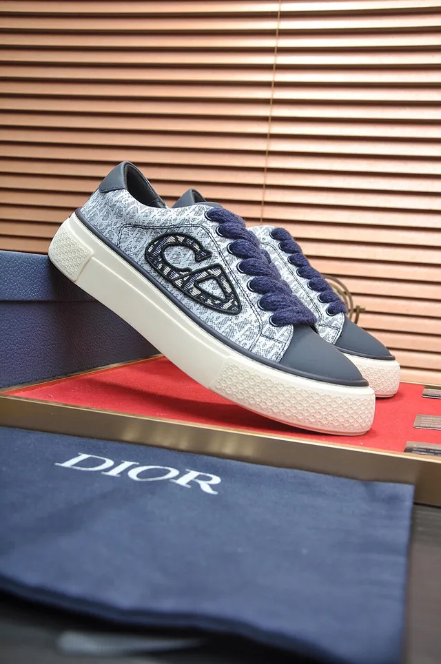 Patterned Textile Low-Top Platform Sneaker 3