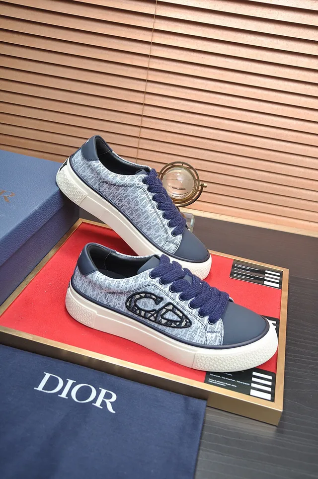 Patterned Textile Low-Top Platform Sneaker 6