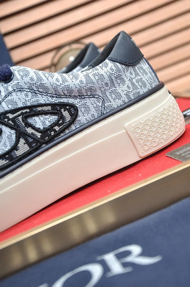 Patterned Textile Low-Top Platform Sneaker 9