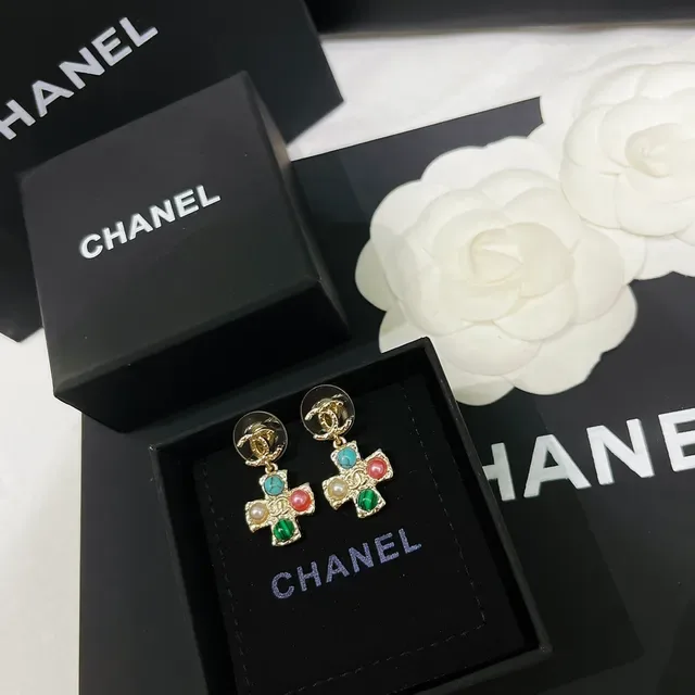 Piaget Floral Motif Gold and Diamond Fringe Earrings 5