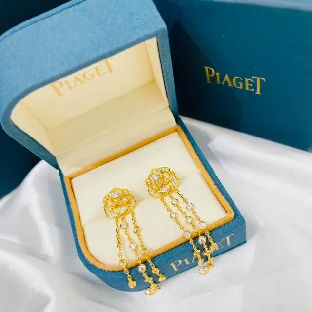 Piaget Floral Motif Gold and Diamond Fringe Earrings 8