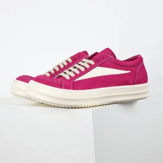 Tênis rosa e branco com upper de suede e painel lateral