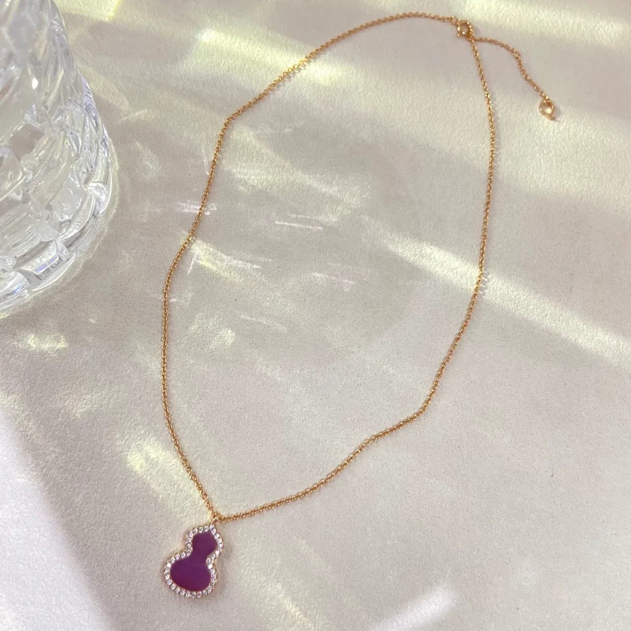 Collier pendentif en forme de gourde en or pourpre pavé avec pierres transparentes 3
