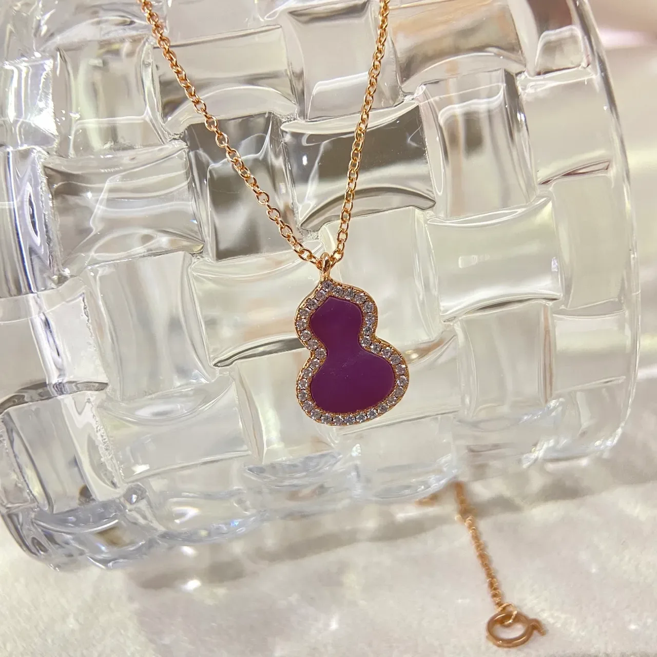 Collier pendentif en forme de gourde en or pourpre pavé avec pierres transparentes 5