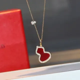 Qeelin Collar de Esmalte Rojo con Pavé