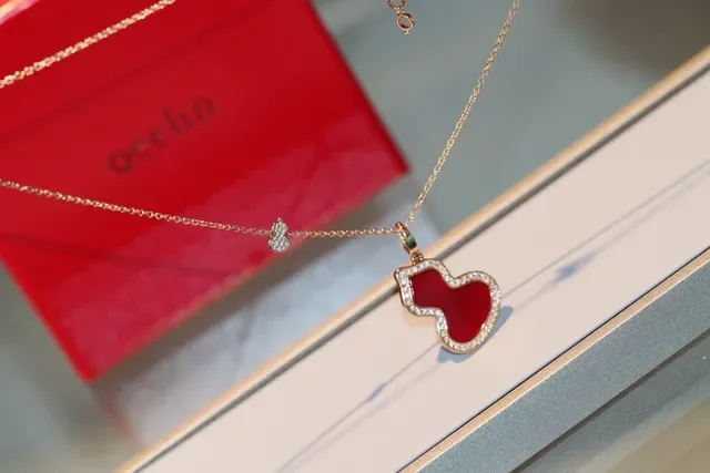 Qeelin Red Enamel Pavé Pendant Necklace 7