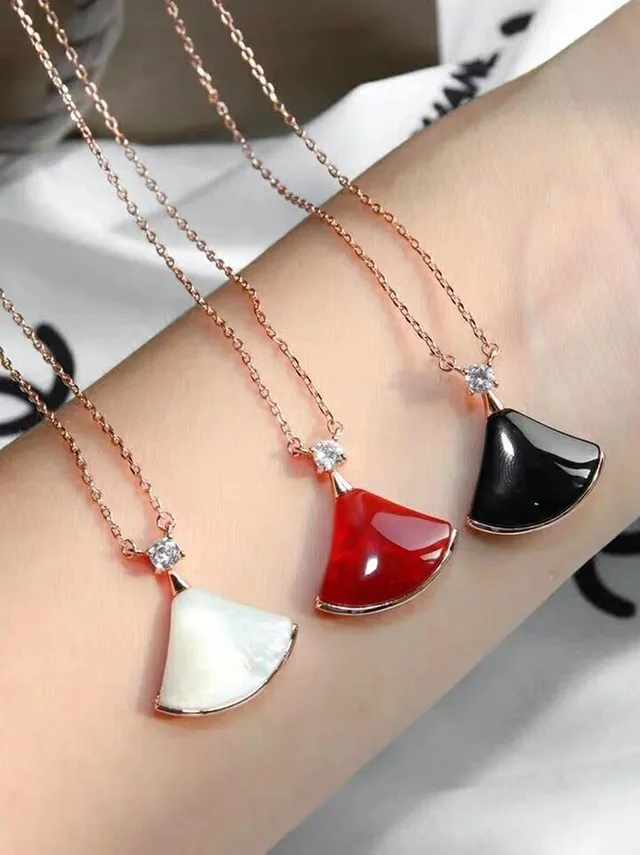 Red Black Fan-Shaped Pendant Enamel Inlay Necklace 8