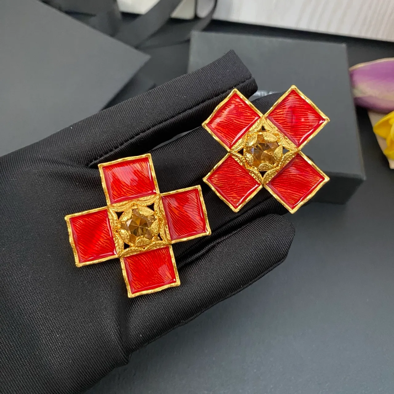 Red Blue Cross-Shaped Enamel-Inlaid Brooch 6