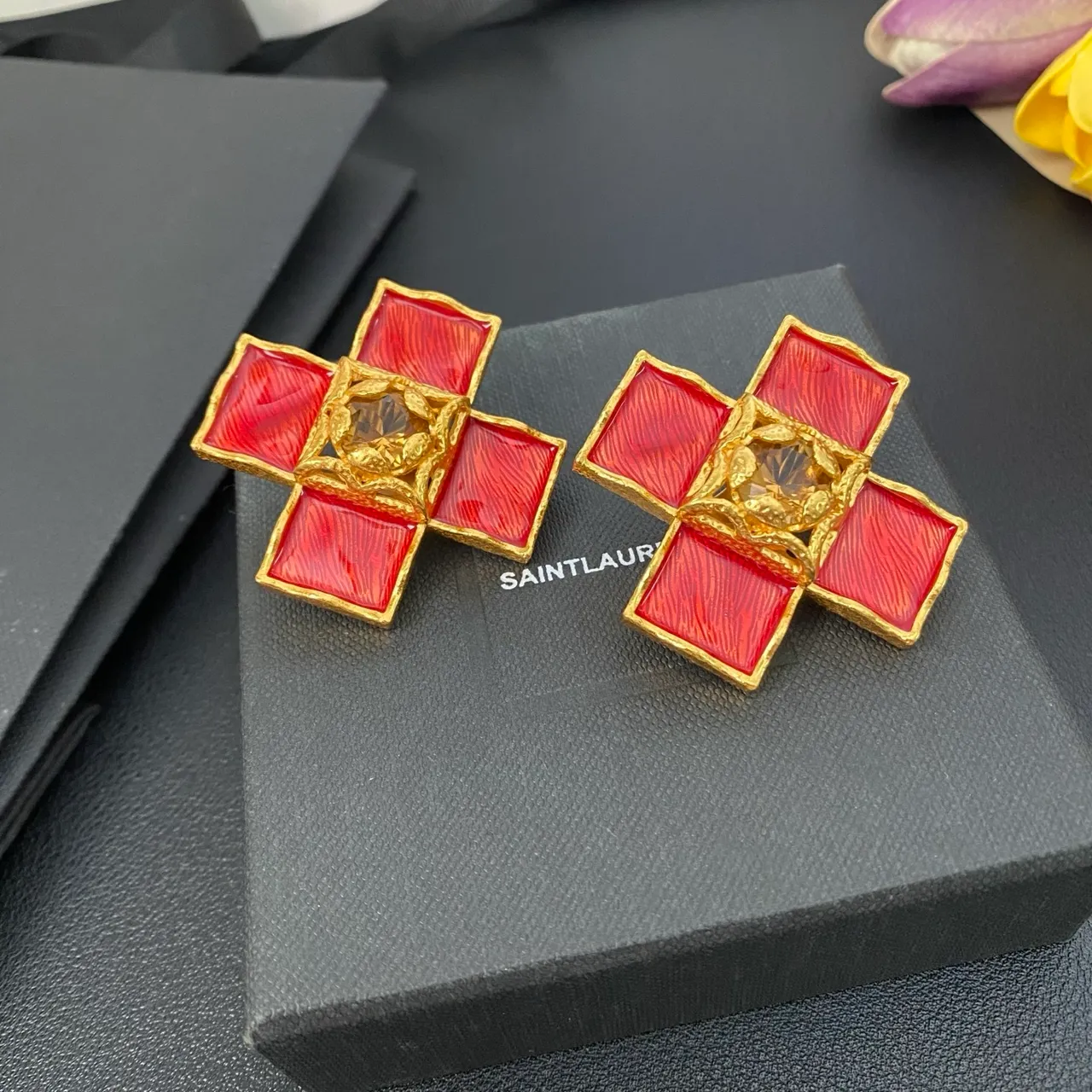 Red Blue Cross-Shaped Enamel-Inlaid Brooch 8