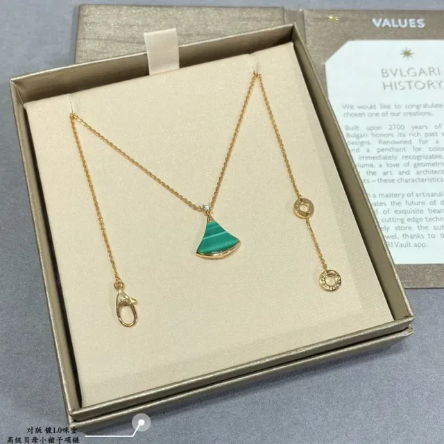 Red Fan-Shaped Enamel Pendant Gold-Tone Chain Necklace 4