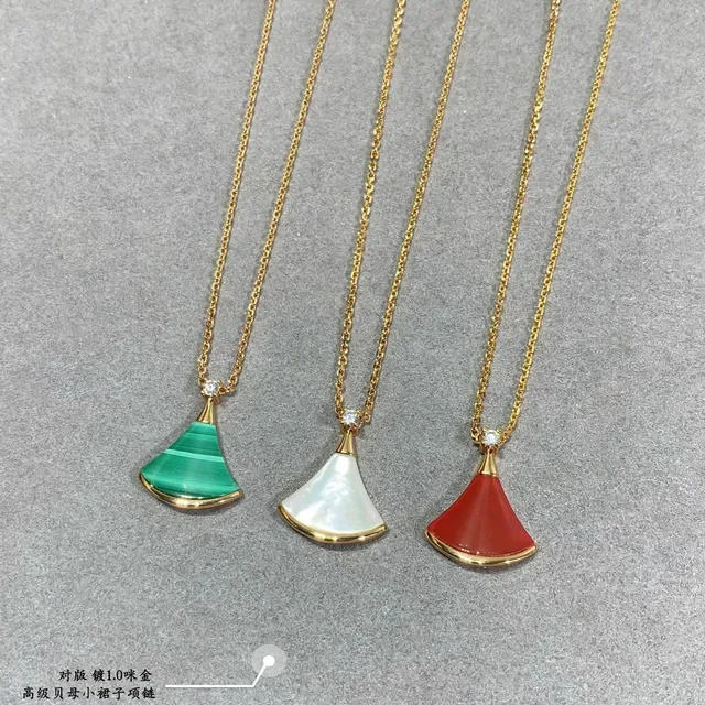 Red Fan-Shaped Enamel Pendant Gold-Tone Chain Necklace 8