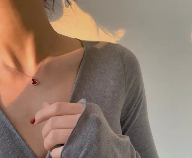 Red Gold Heart-Shaped Pendant Pavé-Set Border Necklace 3