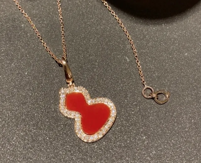 Red Gold Heart-Shaped Pendant Pavé-Set Border Necklace 7