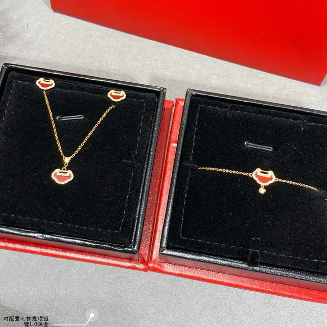 Red Gold Metal Enamel Inlay Necklace 2