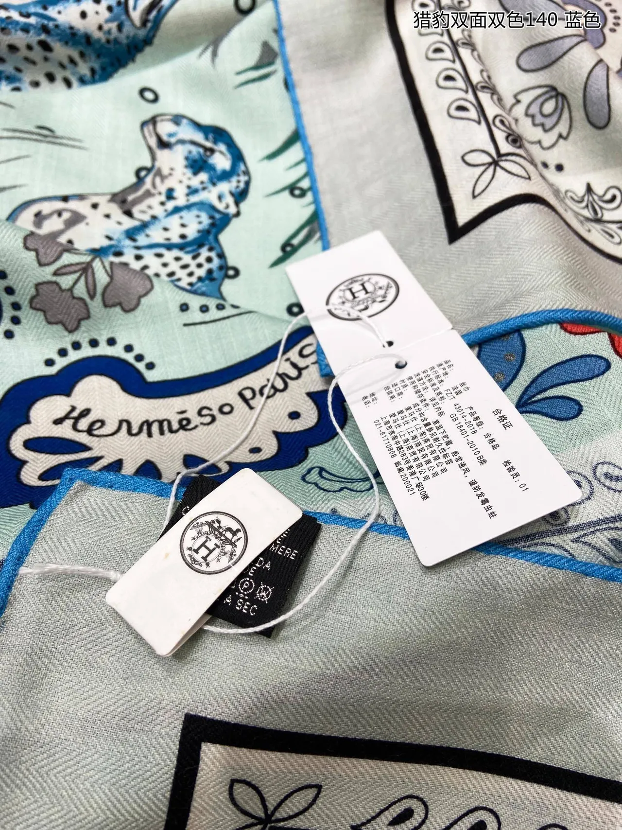 Cachecol de seda reversível com estampagem de cheetah e paisley 7