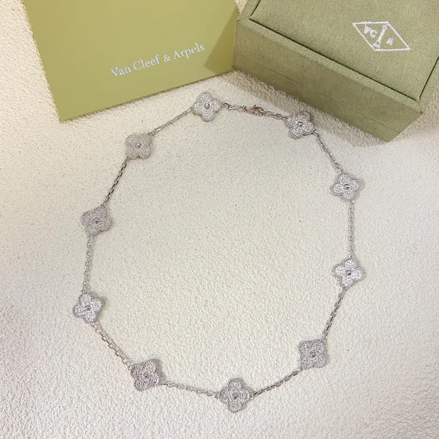 Rose Gold Quatrefoil Floral Motif Necklace 2