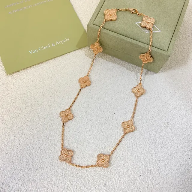 Rose Gold Quatrefoil Floral Motif Necklace 3
