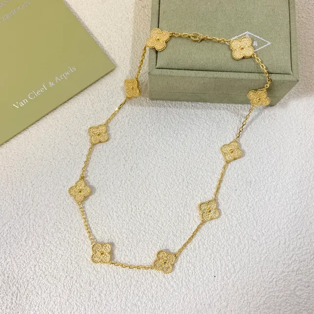 Rose Gold Quatrefoil Floral Motif Necklace 4