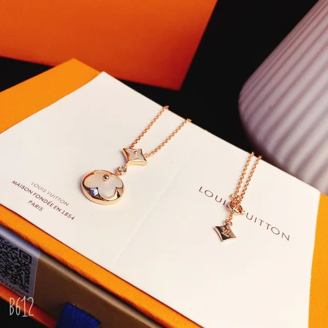 Rose Gold-Tone Flower Shell Pendant Necklace 9