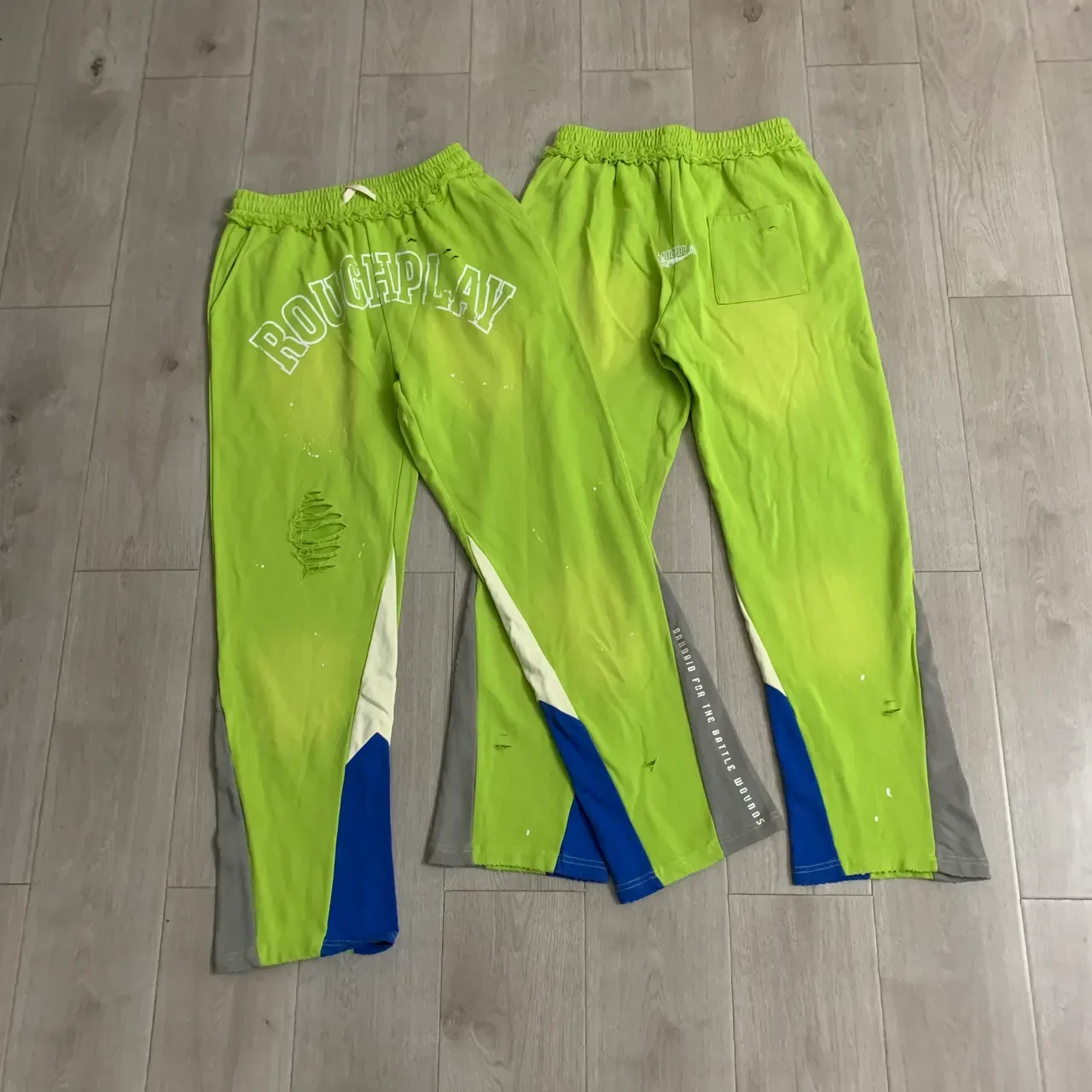 Roughplay Distressed Color-Blocked Sweatpants 18