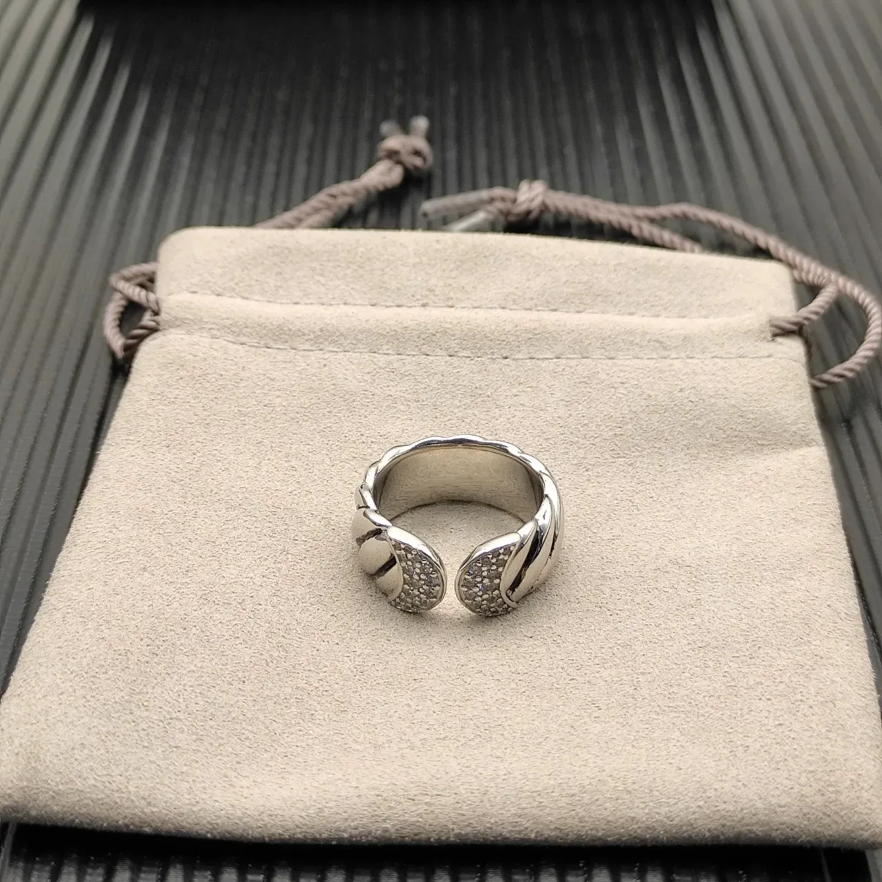 Sculpted Ribbed Band Pavé-Set Stone Ring 8