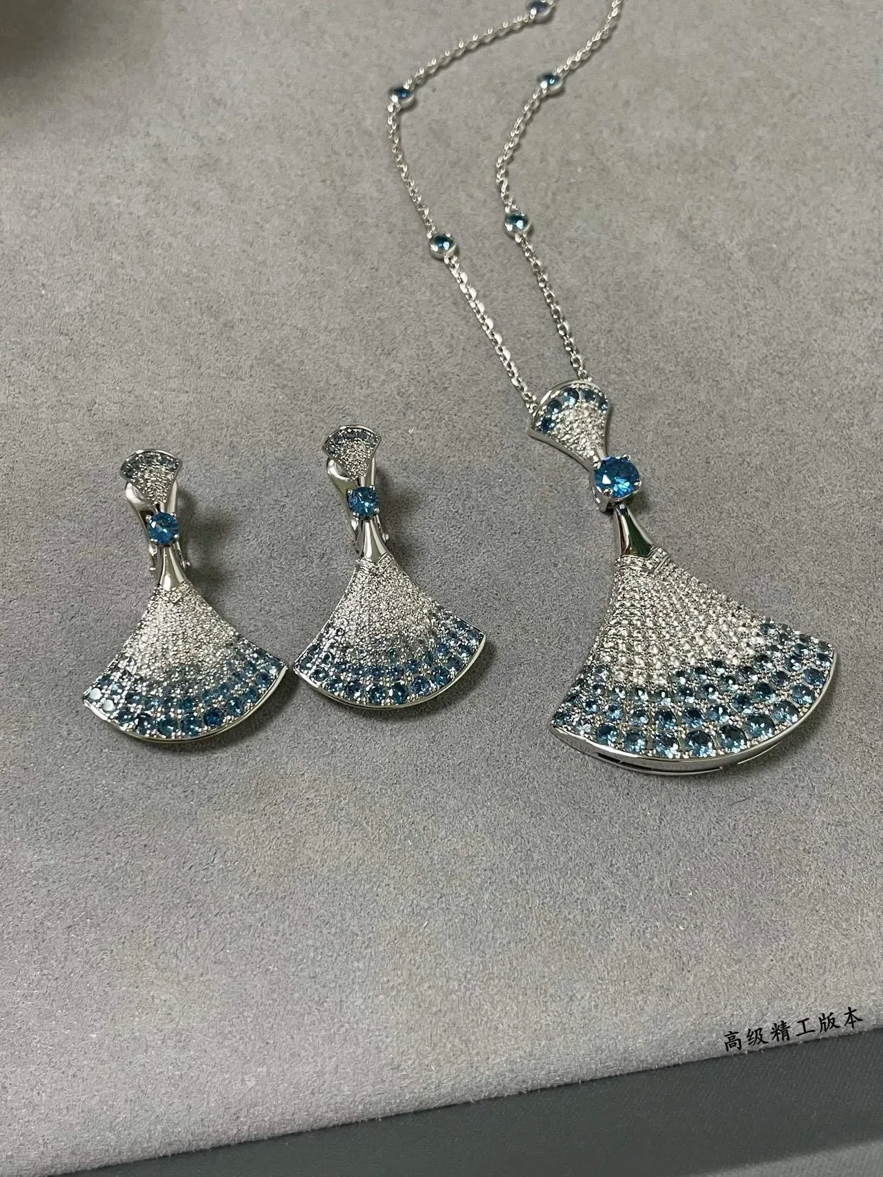 Silver Blue Fan-Shaped Pavé-Set Necklace 3