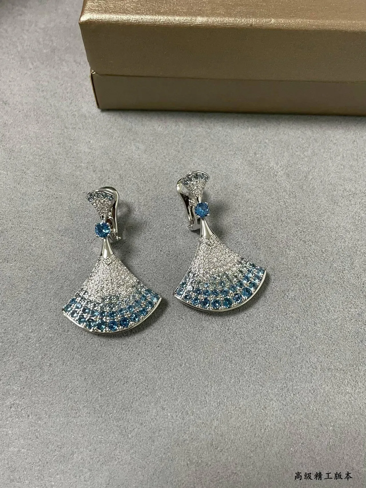 Silver Blue Fan-Shaped Pavé-Set Necklace 7