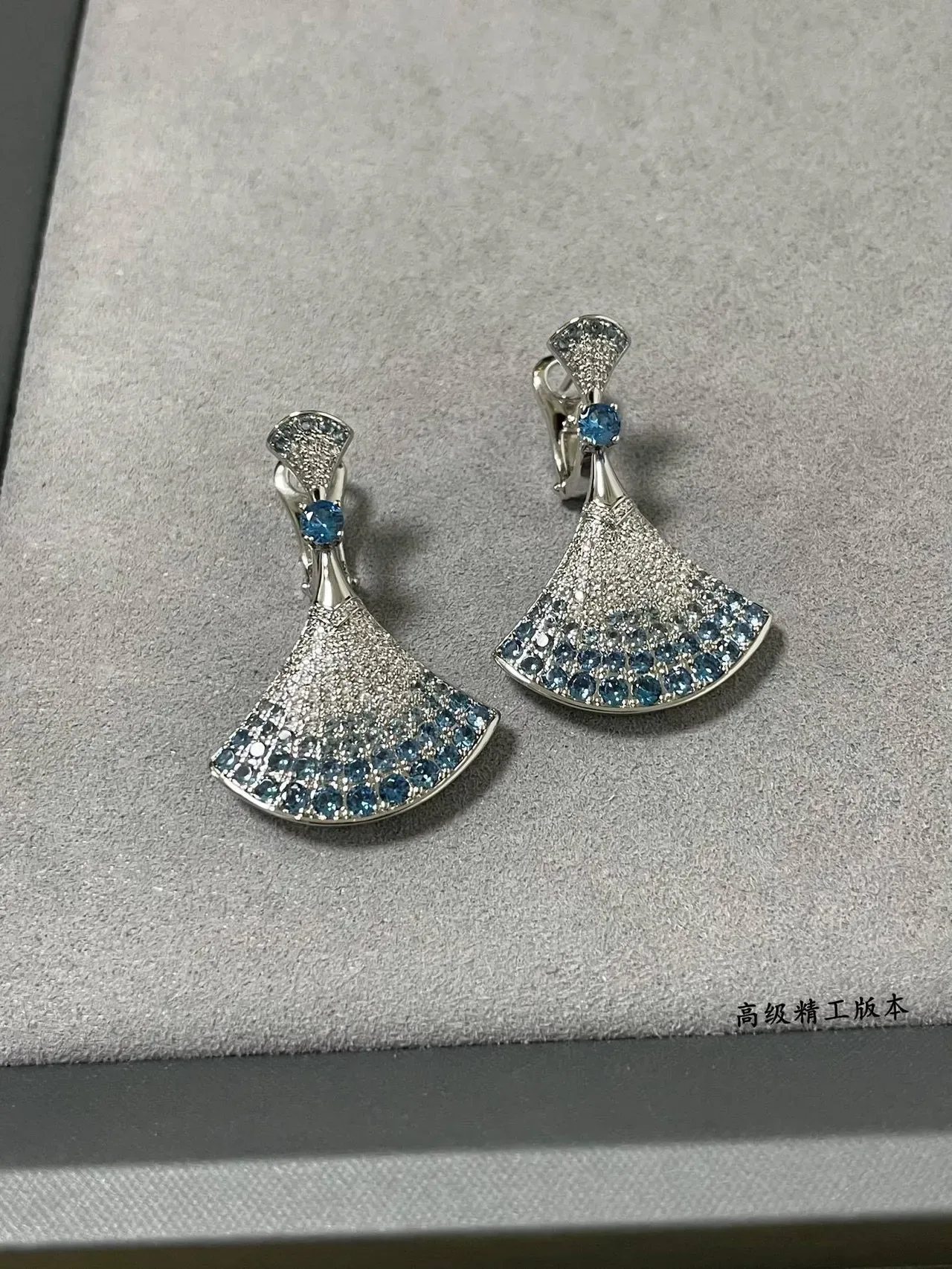 Silver Blue Fan-Shaped Pavé-Set Necklace 8