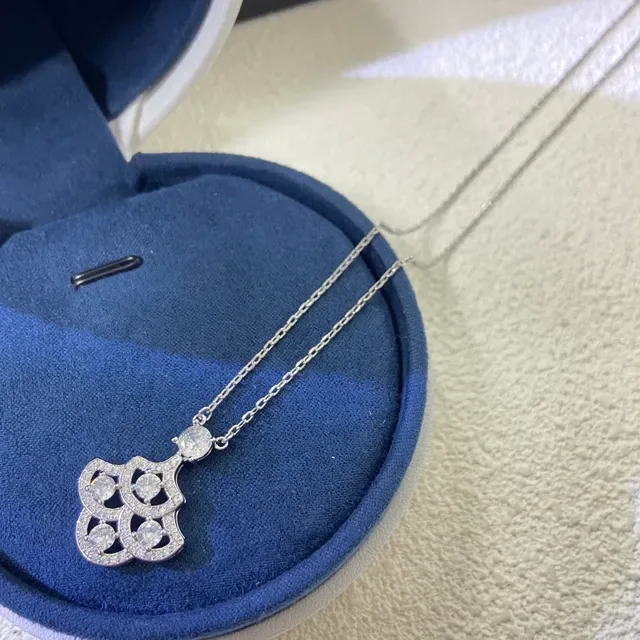 Silver Blue Openwork Quatrefoil Motif Pavé-Set Halo Necklace 2