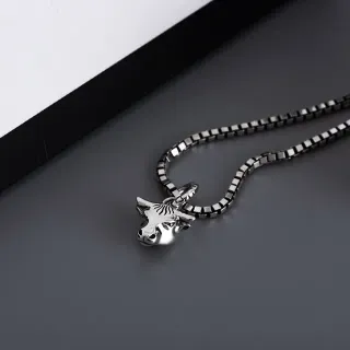 Collier pendentif tête de taureau en argent chaîne boîte