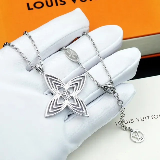 Silver Geometric Quatrefoil Openwork Pendant Necklace 6