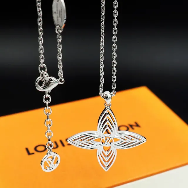 Silver Geometric Quatrefoil Openwork Pendant Necklace 10