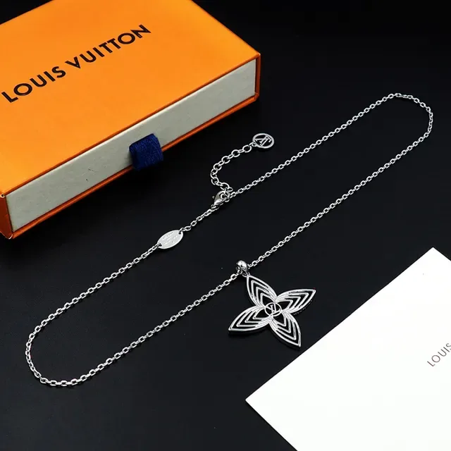 Silver Geometric Quatrefoil Openwork Pendant Necklace 11