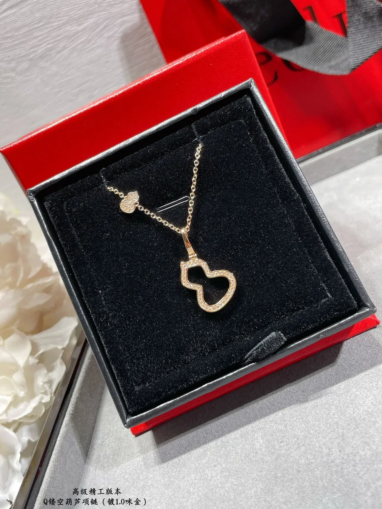 Silver Gold Pavé-Set Outline Pendant Heart-Shaped Silhouette Necklace 6