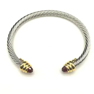 Pulseira de metal bicolor com cabo trançado prateado e dourado