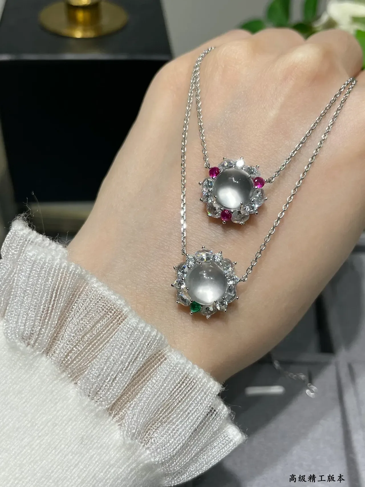 Silver Green Cabochon Centerpiece Halo Setting Necklace 4